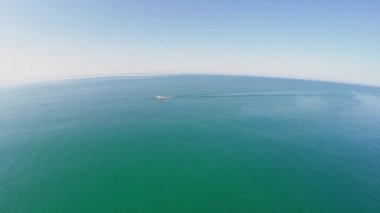 Kesici deniz kenarında yazlık taşır. 