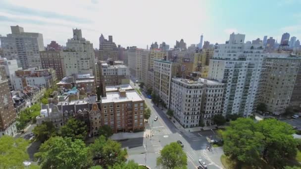 Paseo en coche por el cruce de Riverside Drive — Vídeos de Stock