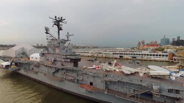 Porte-avions USS Intrepid — Video