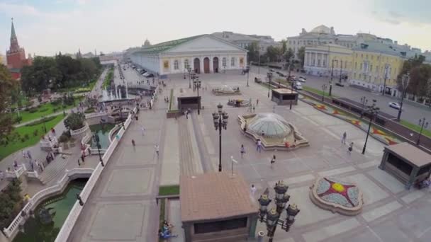 Manezhnaya square near Kremlin complex — Stock Video