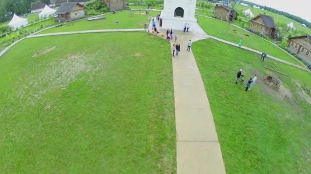 Monument van de Russische inheemse kachel — Stockvideo