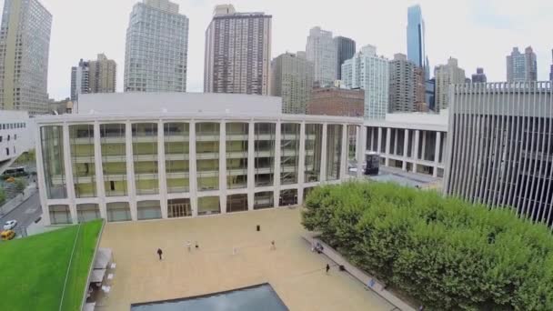 Lincoln center mit metropolitanem opernhaus — Stockvideo