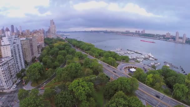 Paseo en coche por Henry Hudson Parkway — Vídeo de stock