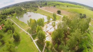 Cafe Ugra gölet yakınındaki 