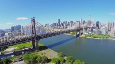 Araba sürmek Queens Bridge yanında 
