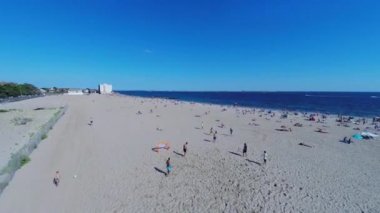 Brighton Plajı üzerinde oynamak 