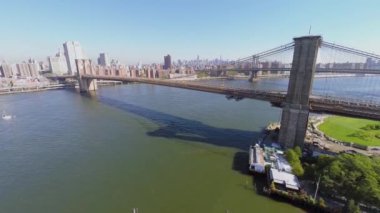 Brooklyn Köprüsü üzerinde taşıma trafik