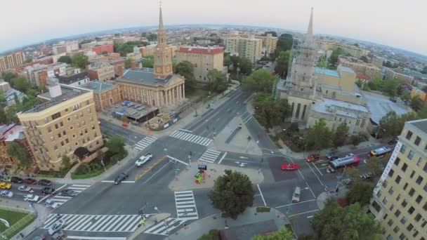 City panorama with neighborhoods at summer evening — Stock Video