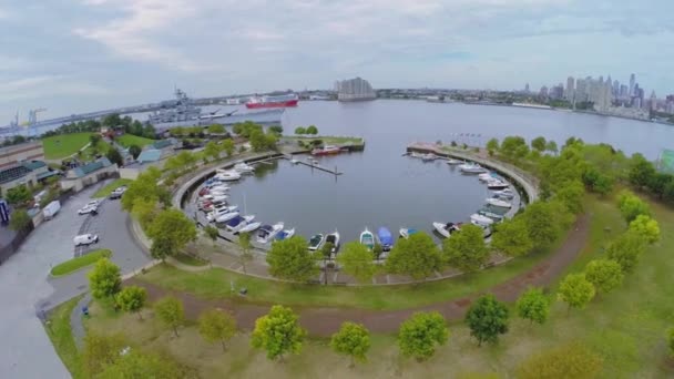 Wiggins Park y Marina con barcos — Vídeos de Stock