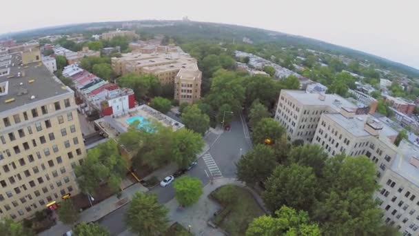 Panorama de la ville avec trafic — Video