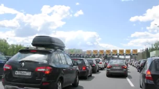 Coches pagan por viajar — Vídeos de Stock