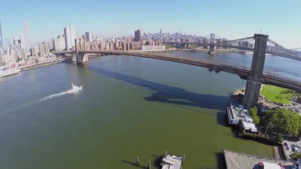 Verkeer op Brooklyn Bridge — Stockvideo