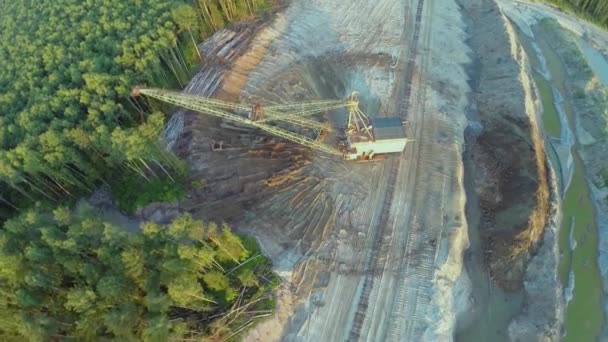 Excavator ladles sand at sandpit — Stock Video