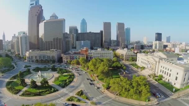 Stadtpanorama mit Autoverkehr — Stockvideo