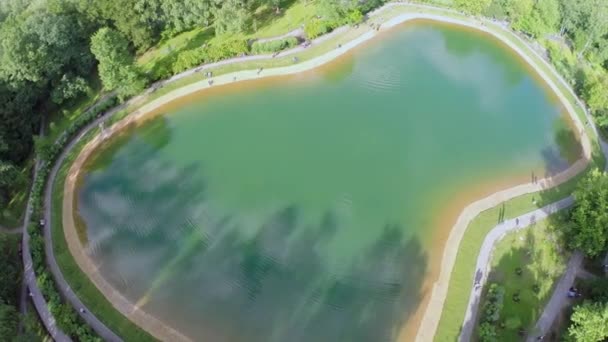 Stagno nel parco Sokolniki in estate — Video Stock