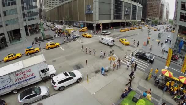 Sixth Avenue med trafik — Stockvideo