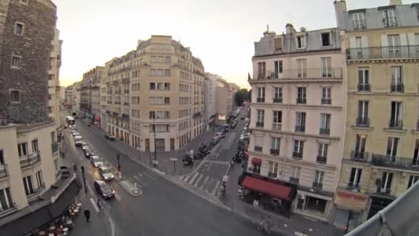 Ruas com pedestres e tráfego pesado — Vídeo de Stock