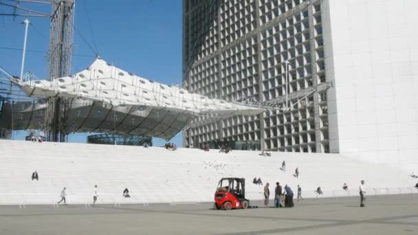 Les gens marchent sur les escaliers — Video