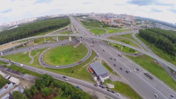 Traffic on Novorizhskaja overpass — Stock Video