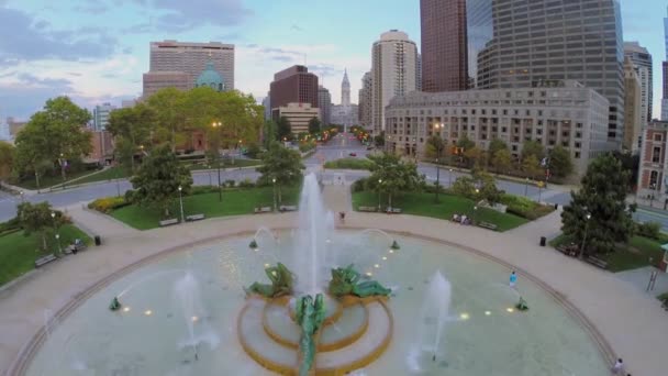 Logan Square with Swann Fountain in Philadelphia — Stock Video