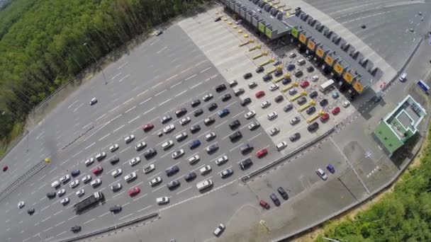 Tráfego na estrada carregável — Vídeo de Stock