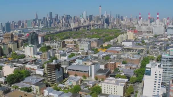 Dutch Kills and Ravenswood with Queensbridge Houses — Stock Video