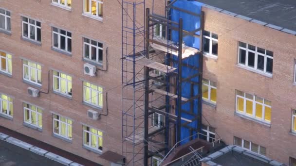 Workers weld of elevator shaft — Stock Video