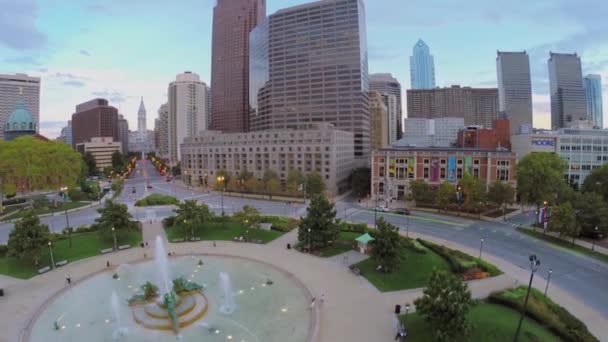 Cars traffic on Logan Circle — Stock Video