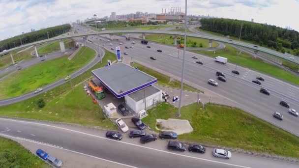 Novorizhskaja kavşağında ulaşım trafiği — Stok video