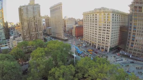 City traffic on Madison Square — Stock Video