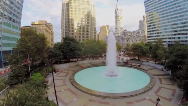 Fountain in Love park — Stock Video