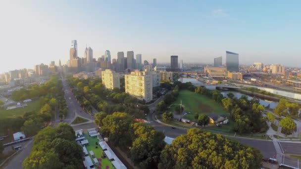 拥有街道交通的大都市 — 图库视频影像