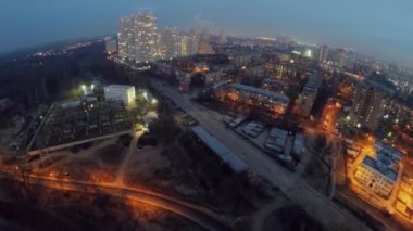 Kış gecesi nde elektrik santrali ile Cityscape 