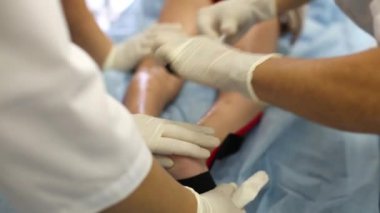 Doktorlar enjeksiyonları çocuğu geri tıbbi tablo