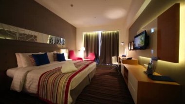 Açma ve yatak odasında ışık kapatma