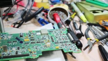 anakart mikroskop altında