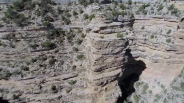 İnsanlar Taş üstüne stand 