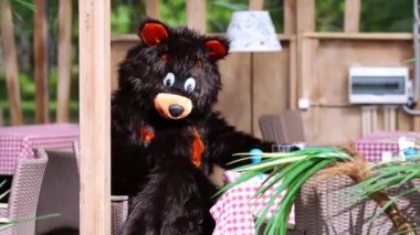 İçme ayı kostumüm oyuncu taklit