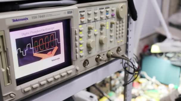 Osciloscópio digital Tektronix — Vídeo de Stock