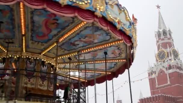 Carrousel à côté de la tour Spasskaya — Video