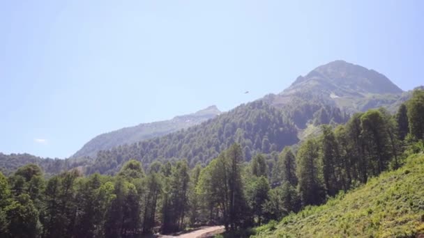 Hermosos picos de montaña — Vídeo de stock