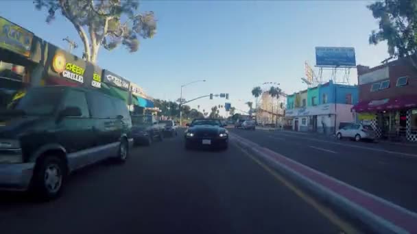 Coche negro conducido por Mission Boulevard — Vídeos de Stock