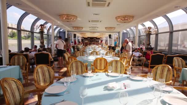 People in floating Restaurant River Palace. — Stock Video