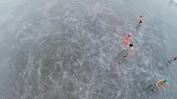 Young men and women in underwear skate — 图库视频影像