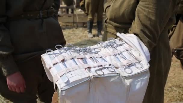 Fournitures médicales sous couverture du soldat de l'armée soviétique — Video