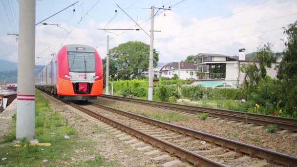 Vysokorychlostní elektrický vlak Lastochka — Stock video