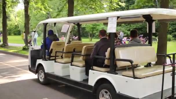 People in small bus in park Sokolniki — Stock Video