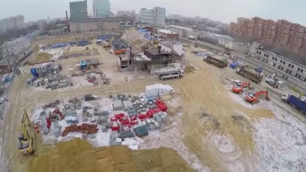 Stadtgebiet mit Baustelle — Stockvideo