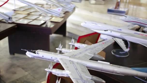 Miniatyr av flygplan i Museum of flygplan Design — Stockvideo