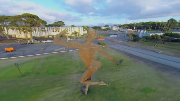 Escultura de mujer bailando — Vídeos de Stock